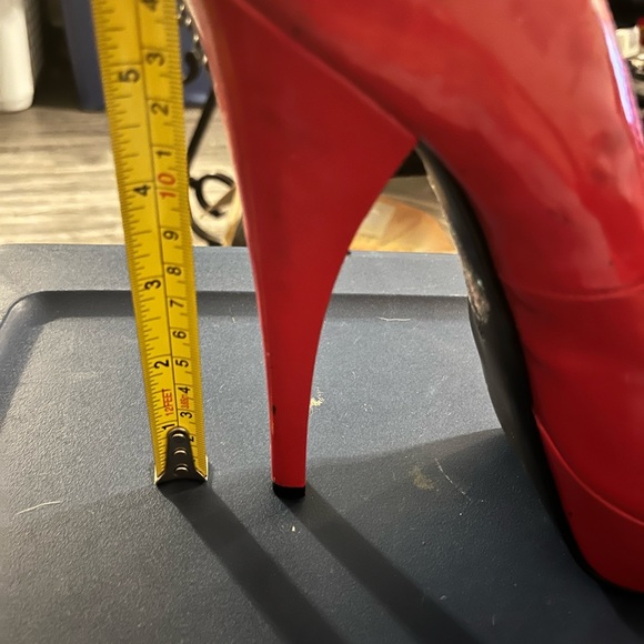 Vintage Women’s Bebe Patent Red Faux Leather Heels, sz 8.5 - Picture 7 of 7